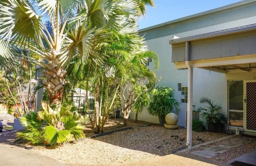 Belgian Gardens Apartment | Seaviews and Privacy