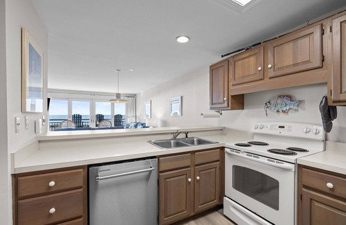 Pine Knoll Shores Condo | Seaworthy-Oceanfront 3 Br/3 Ba, Beachwalk Villa Panoramic oceanview, elevator