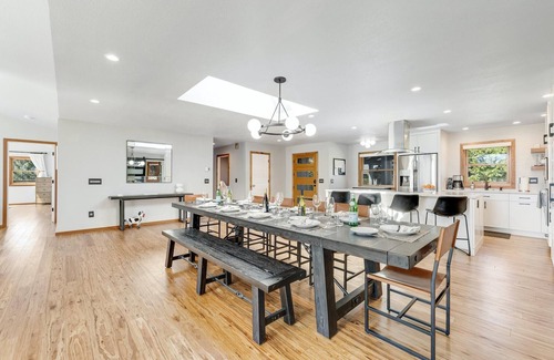 Freestone House | Sebastopol Estate: Pool ~ Spa ~ Firepit ~ EV Charger