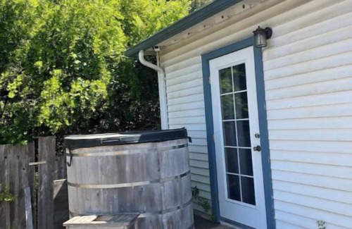Monte Rio Apartment | Sebastopol room shared bathnn