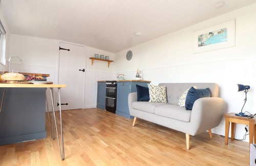 Boscundle Cottage | SEBRIGHT, pet friendly, with hot tub in St. Austell