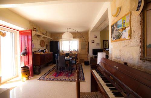 Mgarr House | Secco's Seaview Accommodation