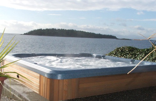 West Sechelt Apartment | Sechelt Oceanfront Suite