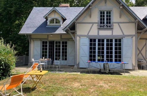 Clairefontaine-en-Yvelines Cottage | Secluded 127m² Cottage in Rambouillet Forest with Pond, Fireplace, and Terrace