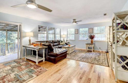 Crestview House | Secluded 2-Home Getaway on Less Than 13 Forest Acres!
