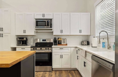 Westminster Cabin | Secluded 3BR Cabin, Lake Access & Resort Perks