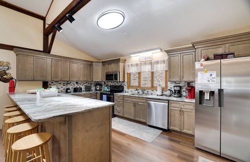 Effort House | Secluded 4 BR-Heated Pool/Hot Tub/Game Room/Fishing Pond/Huge Deck/Fire Pit!