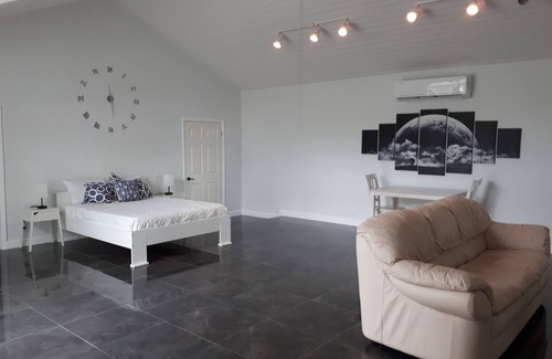 Coral Harbour House | Secluded and Modern Ocean view House