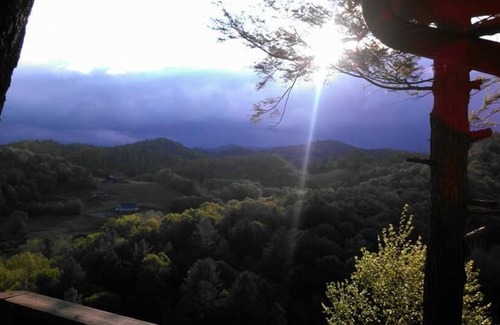Lansing Cabin | Secluded and Private Cabin with Amazing Views. Hot tub and WiFi.