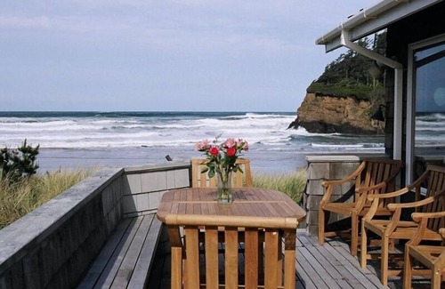 Neskowin House | Secluded and updated beach front home with Spectacular Views