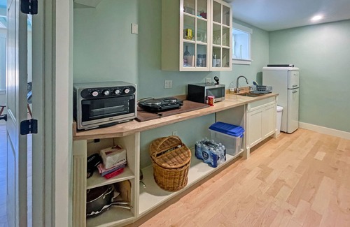 Richmond Apartment | Secluded apt near the lake with mountain views, washer/dryer, firepit, fast WiFi