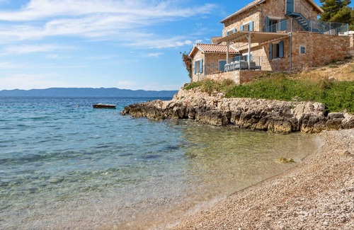 Gdinj Villa | Secluded Beach House | ☀ Power | La Villa Bleue on Hvar Island