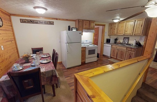 Carbon Hill Cabin | Secluded Cabin in Hocking Hills with Hot Tub overlooking Pond near ATV Trails