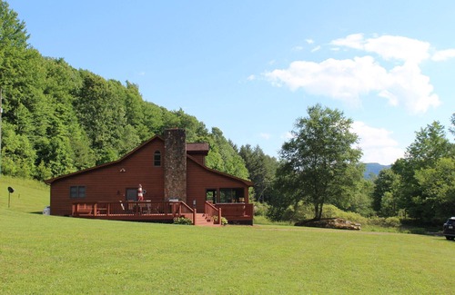 Wilson Creek House | Secluded Cabin near VA Creeper Trail. WiFi-A/C-Hot Tub-Deck-Grill-Pond-Firepit!