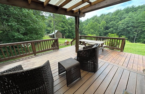State Road Cabin | Secluded Cabin on Beautiful Riverside Farm