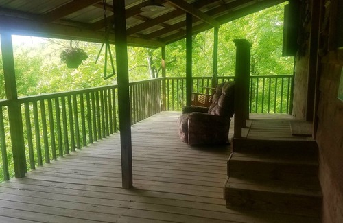 Huntsville House | Secluded cabin on the Kings river at Marshall Ford. Private and beautiful river