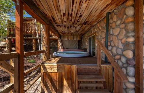 Canon City Cabin | Secluded Cabin Retreat For The Whole Family Near Royal Gorge and Local Amenities