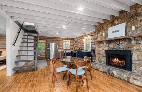 Kingston Springs Cabin | Secluded Cabin ~ 30 Minutes to Downtown Nashville or Downtown Franklin ~ Fire Pit ~ Family Fun!