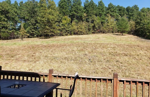 Hatton Cabin | Secluded cabin w/big wrap around deck minutes away from Cossatot River
