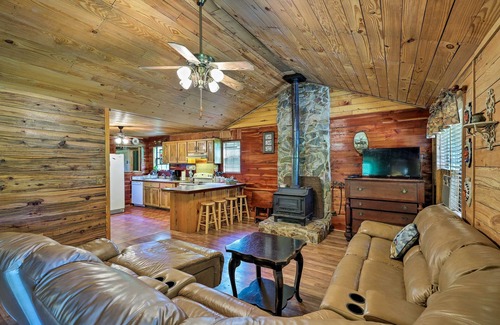 Neely Cabin | Secluded Cabin w/Pond ~ 37 Mi to Gulf Coast!