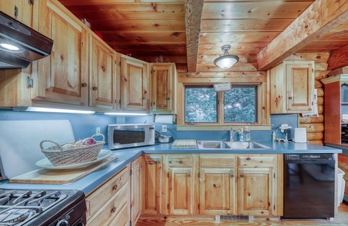 Andover House | Secluded Cabin w/Private Hot Tub, Pond, Fire Pit, Free WiFi, Close to Skiing