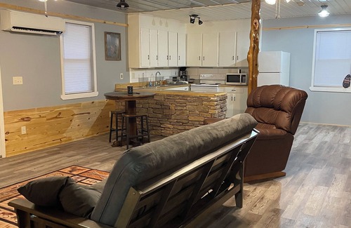 Batesburg Cabin | Secluded Cottage on a Pond in Aiken County-Book now for Master's