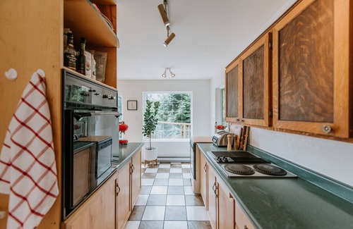 Garden Bay House | Secluded Coastal Modern Nest 4BR w/Ocean Views + King Bed nestled in nature