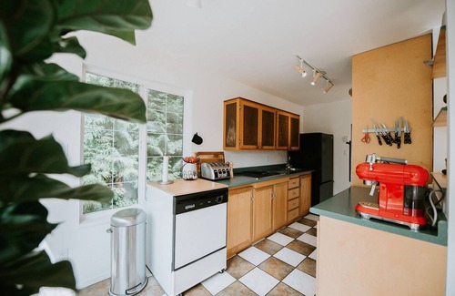 Garden Bay House | Secluded Coastal Modern Nest 4BR w/Ocean Views + King Bed nestled in nature