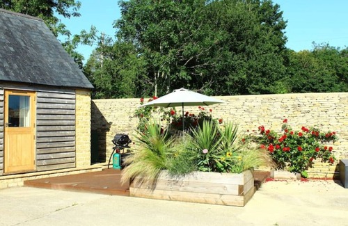 Bourton Cottage | Secluded Cotswold Retreat with views