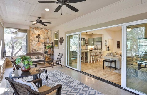 Kerrville House | Secluded cottage close to town with firepit
