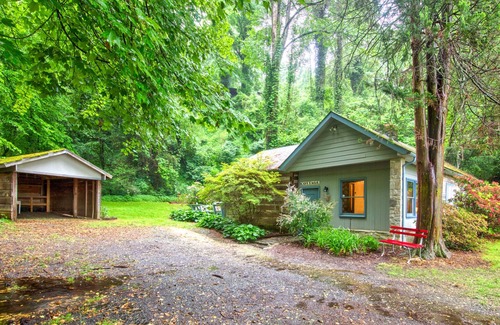 Bryson City Cottage | Secluded cottage in quiet, walkable location with WiFi, fire pit, grill & deck