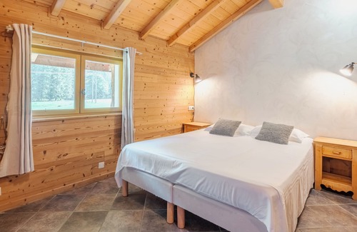 La Compote Ski Chalet | Secluded cottages suitable for Birthdays or Relaxation with Spa, Stove, Garden
