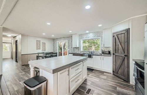 Cedar Creek House | Secluded Country Home on 15 Acres with a BBQ and Upscale Kitchen. Close to COTA and the Airport.