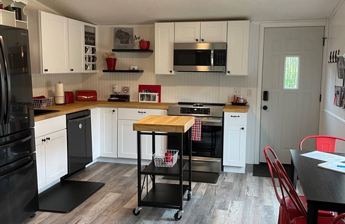 New Lisbon Cabin | Secluded cozy cabin walking distance to Castle Rock Lake - remodeled!