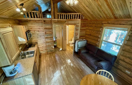 Coaldale Cabin | Secluded Creekside Cabins