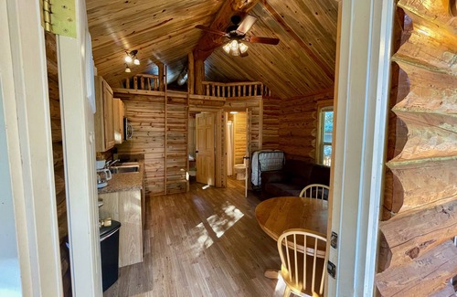Coaldale Cabin | Secluded Creekside Cabins