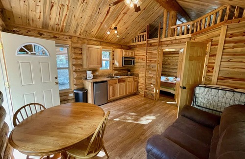 Coaldale Cabin | Secluded Creekside Cabins