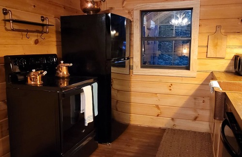 Ten Mile Cabin | Secluded East TN Log Cabin