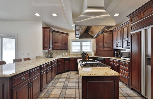 Lancaster House | Secluded estate sleeps 21! Huge Indoor Heated pool! Sauna and Hot tub