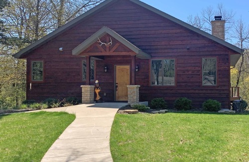 Afton House | Secluded Executive Getaway on 40 Acres