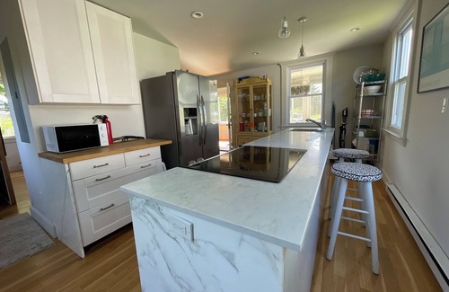 Madison Center Cottage | Secluded Family Friendly Beach House