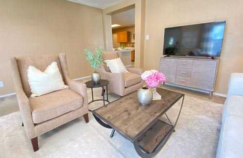 Converse House | Secluded Family Home- Self Check in & Free Parking