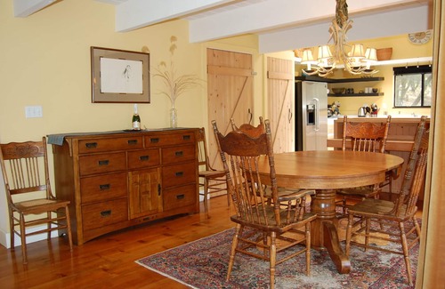 Mariposa House | Secluded getaway in the Oaks and Pines with meandering Deer