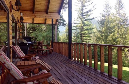Essex Cabin | Secluded Glacier Meadow Log Home