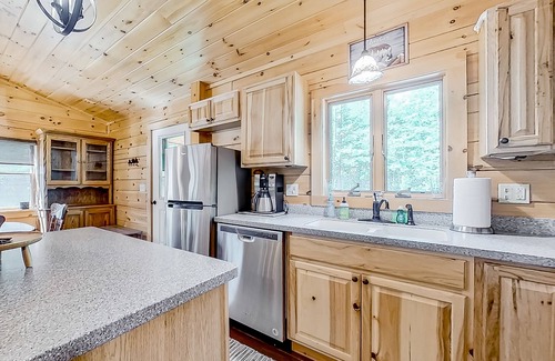 Wevertown Cottage | Secluded Haven | Guest house in Wevertown with wood stove, deck, W/D
