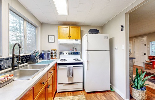 Cataloochee Ranch House | Secluded Home In Maggie Valley, NC with Full Kitchen, Fireplace and Wifi