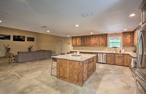 Yantis House | Secluded Home w/Gas Grill, 3 Mi to Boating!