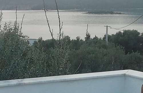 Kiyikislacik House | Secluded Home with Sea View and Backyard in Milas