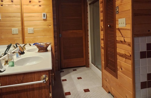 Harborcreek House | Secluded Lake Erie Retreat. Perfect for Large Family holidays!