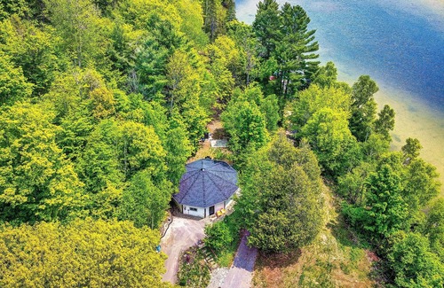 Wollaston House | Secluded Lake|starlink| kayak|NightSky